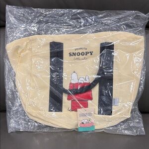 MINISO Peanuts Snoopy Tote